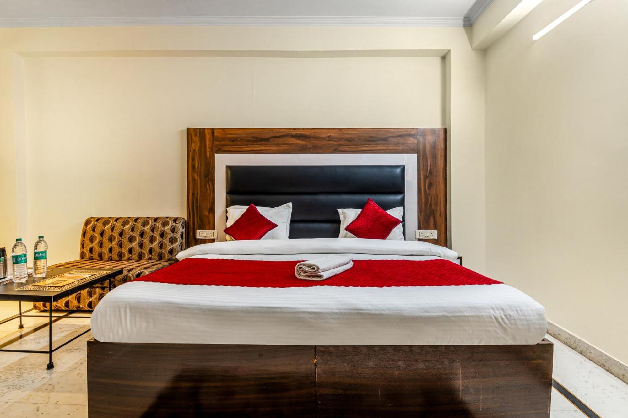 Hotel Nice Palace Delhi  Exterior photo