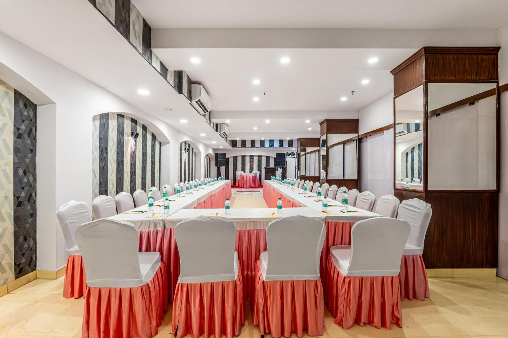 Hotel Nice Palace Delhi  Exterior photo