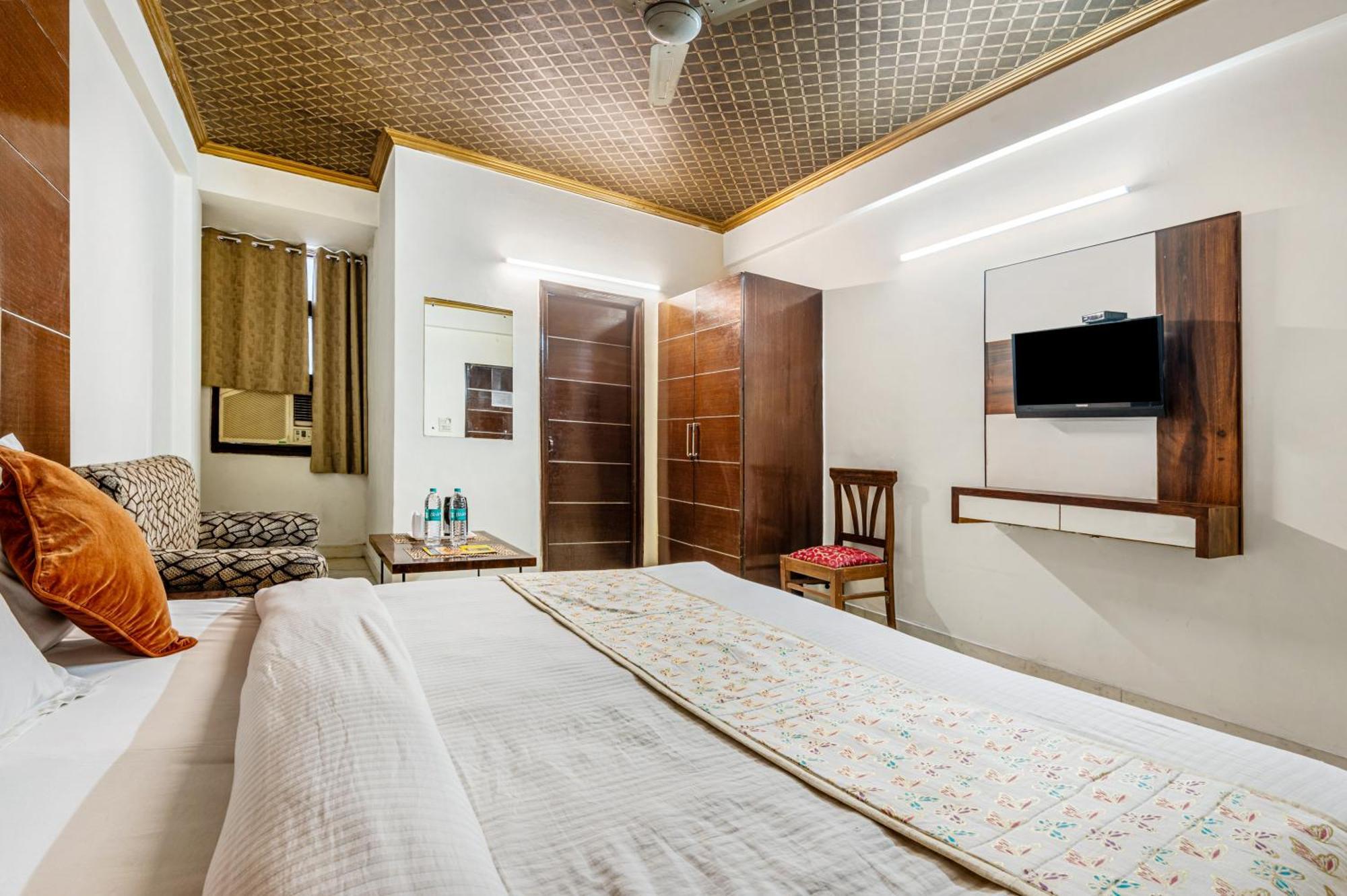 Hotel Nice Palace Delhi  Exterior photo