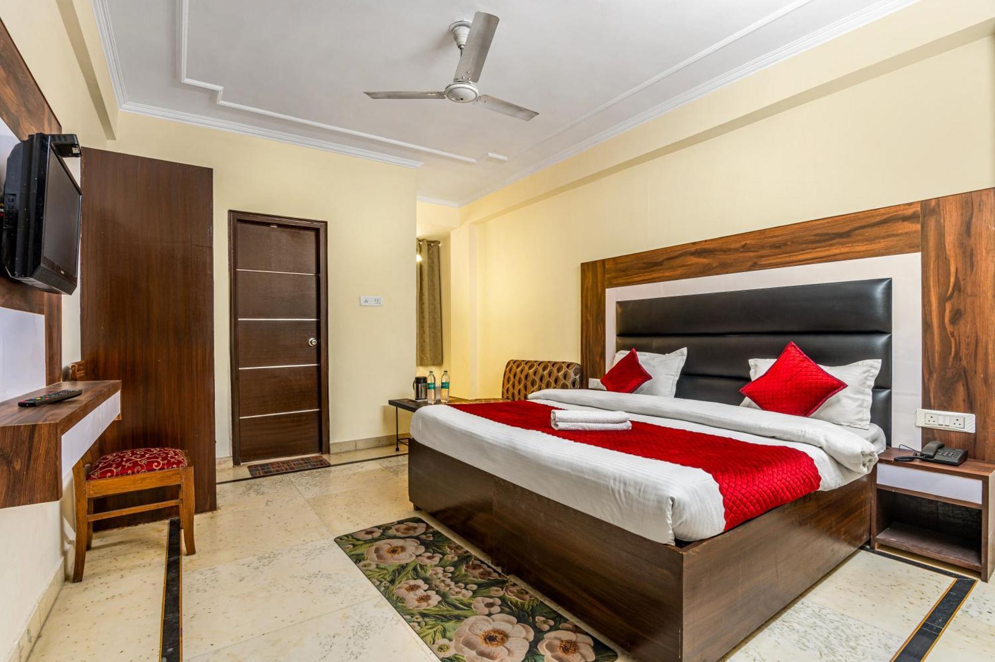 Hotel Nice Palace Delhi  Exterior photo