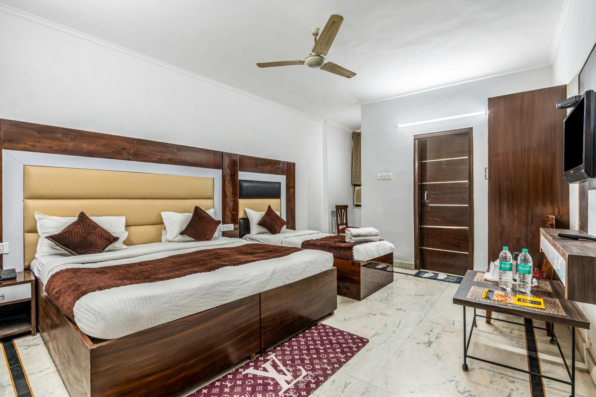 Hotel Nice Palace Delhi  Exterior photo