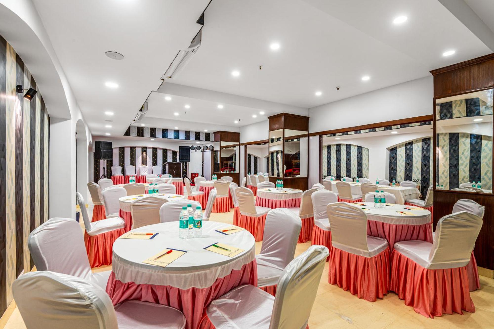 Hotel Nice Palace Delhi  Exterior photo