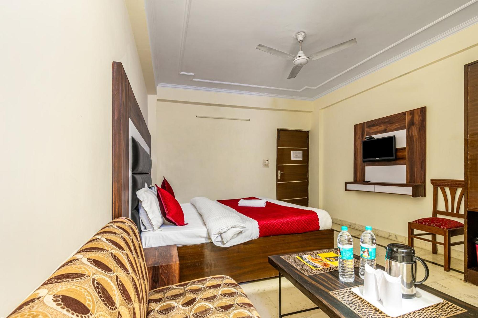 Hotel Nice Palace Delhi  Exterior photo