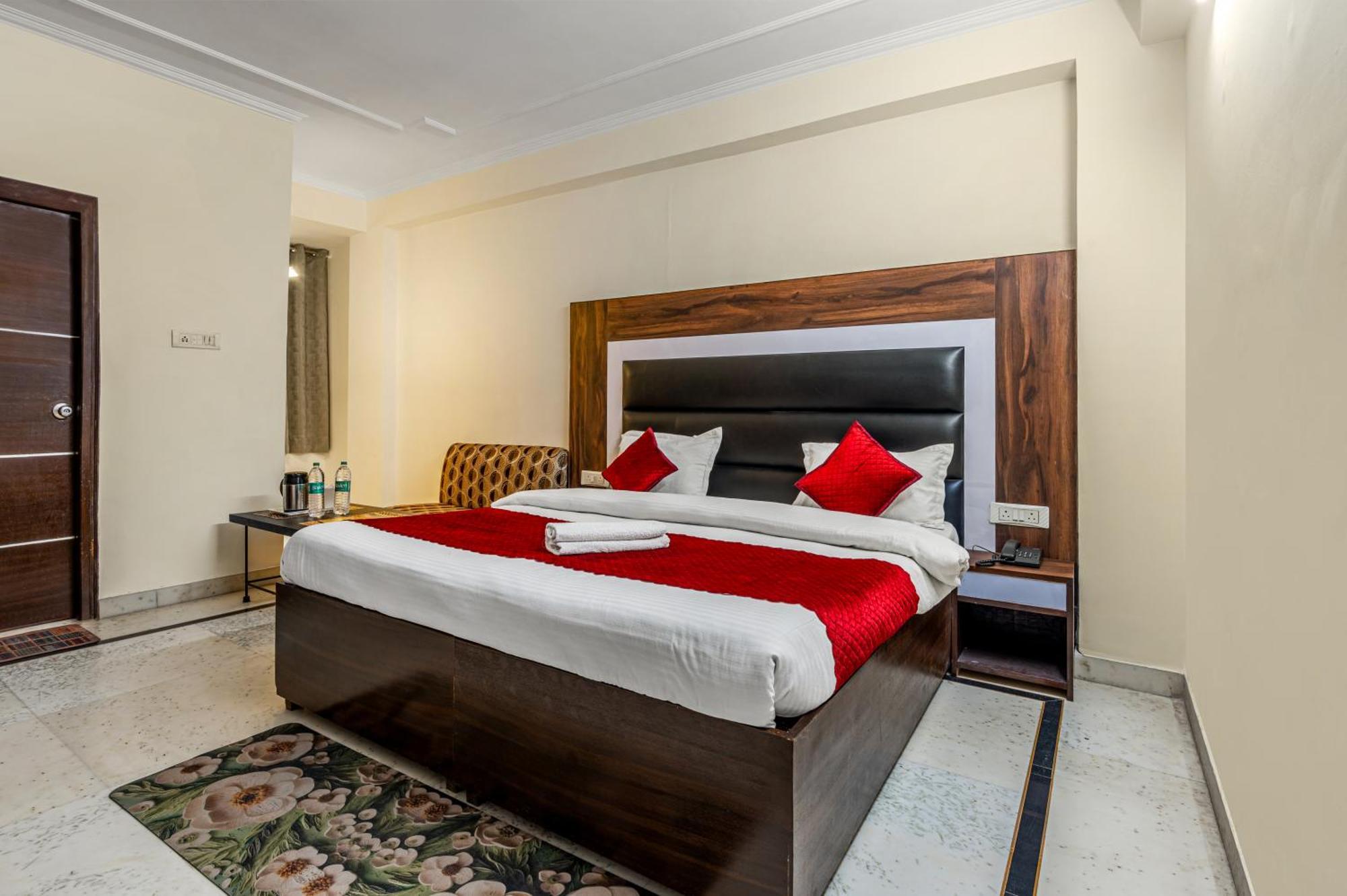 Hotel Nice Palace Delhi  Exterior photo