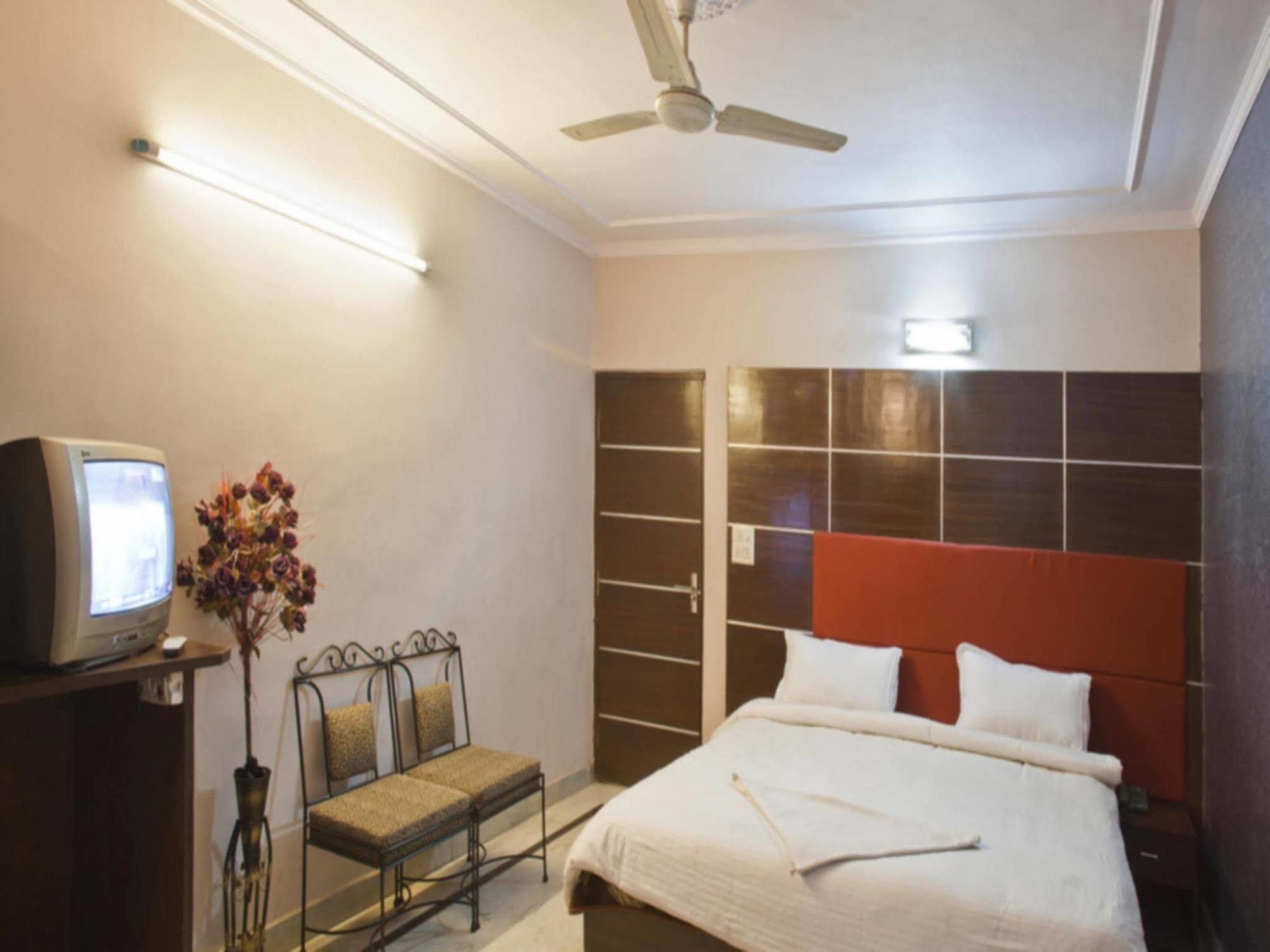 Hotel Nice Palace Delhi  Exterior photo